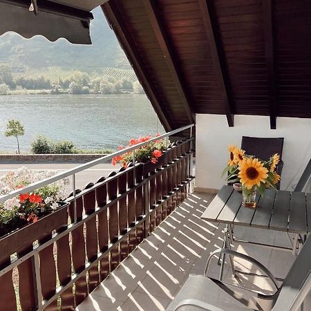 Ferienwohnung Moselflair Mit Direktem Blick Auf Die Mosel Und Weinberge Oberfell Luaran gambar